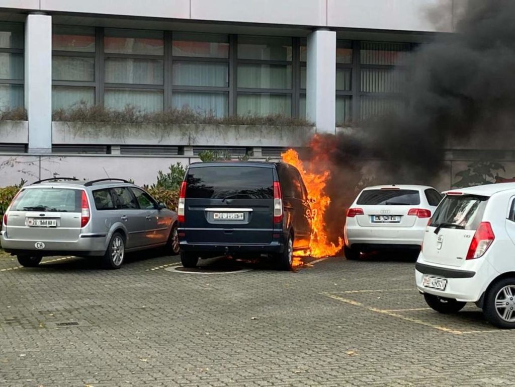Muttenz BL: Zwei Autos bei Brand komplett zerstört