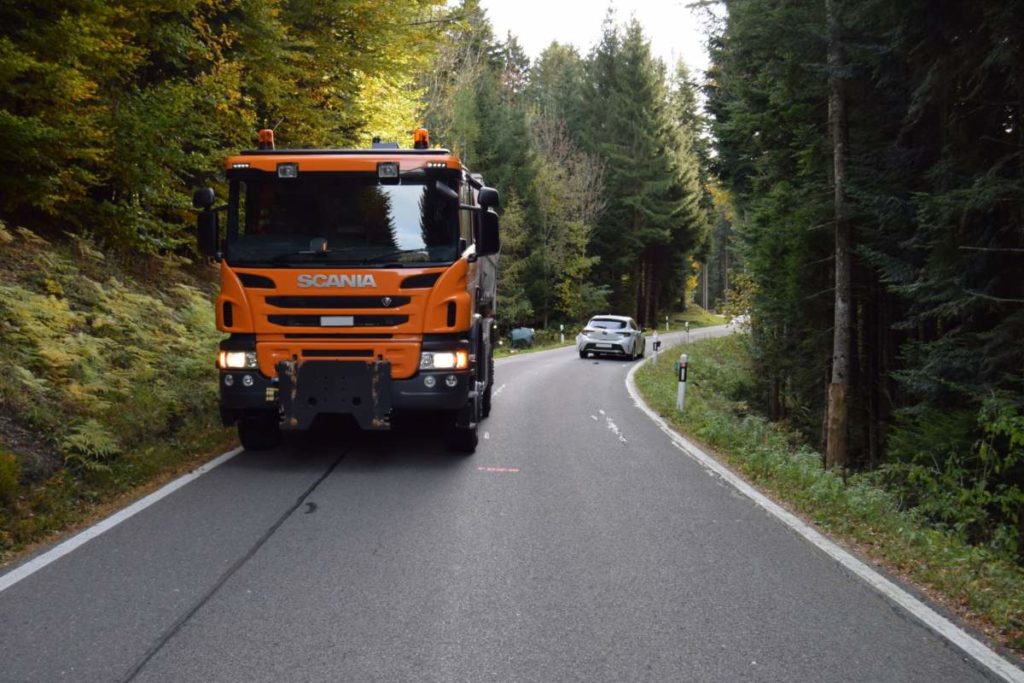 Walzenhausen AR - Unfall zwischen Auto und Lastwagen