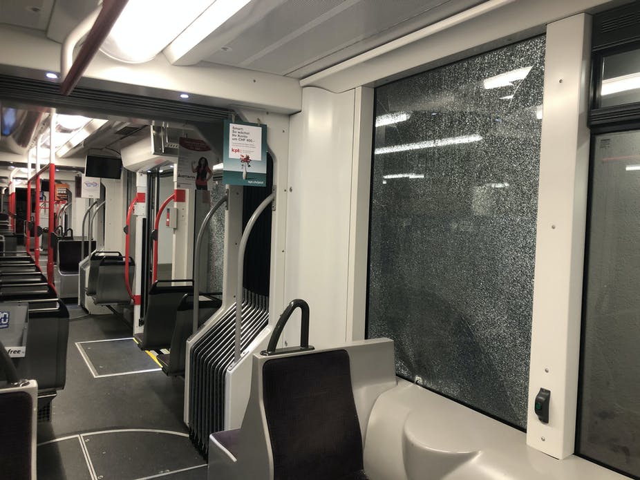 Bern: Steine auf fahrende Trams und Bus von Bernmobil geworfen