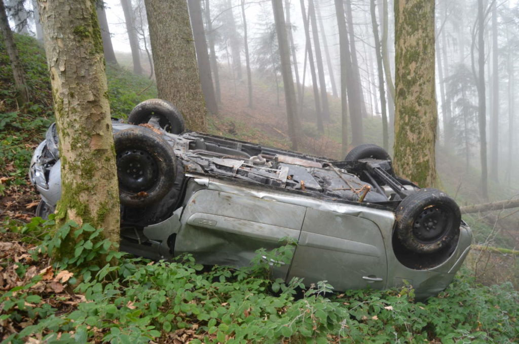 Heftiger Unfall Schwellbrunn AR: Auto überschlägt sich mehrmals