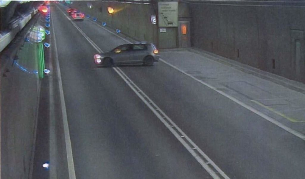 Unglaubliches Fahrmannöver: Autofahrer wendet mitten im Gotthard-Tunnel
