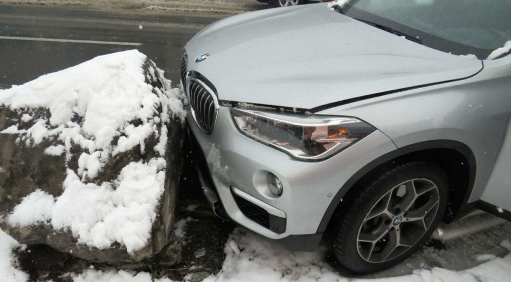 Glarnerland: Mehrere Unfälle bei winterlichen Strassenverhältnissen