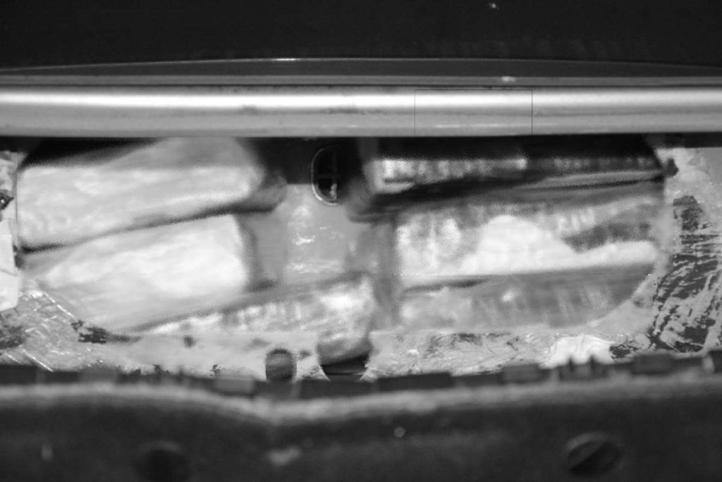 Pratteln BL - 17 Kilogramm Kokain im Lüftungsbereich des Fahrzeuges gefunden