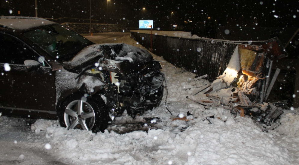 Unfall wegen Schnee im Appenzell AI: Kontrolle über das Fahrzeug verloren