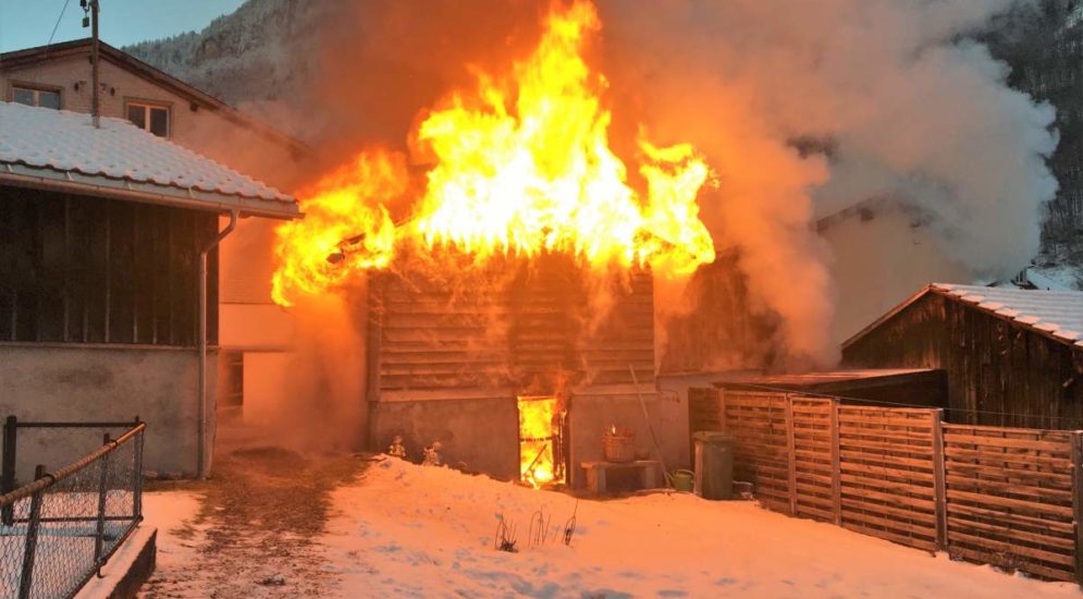 Brand Hätzingen GL: Einfamilienhaus in Flammen