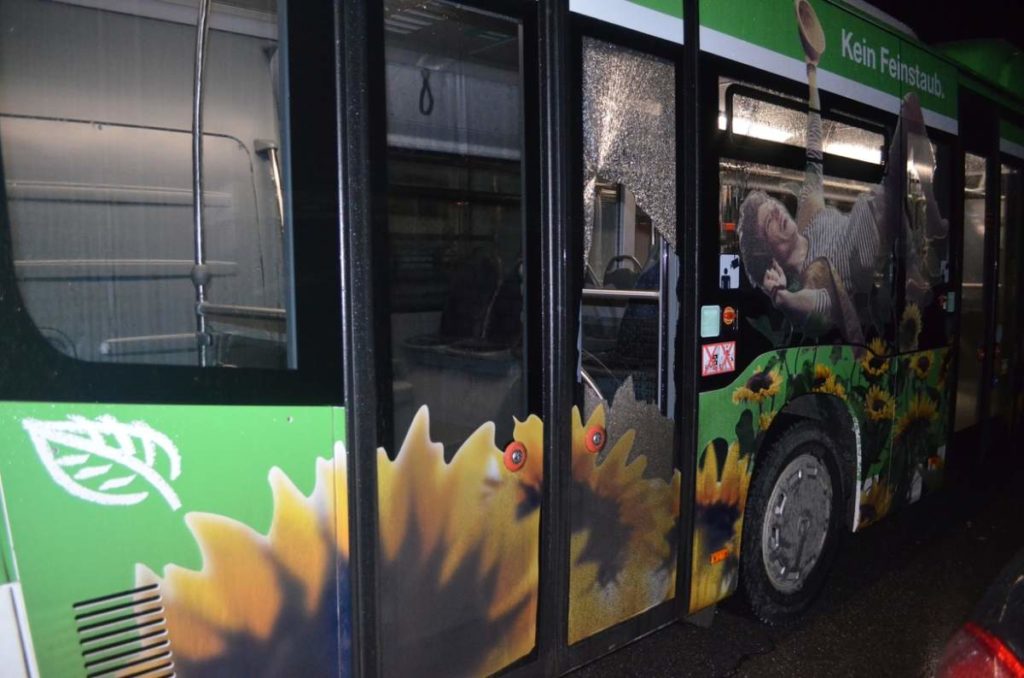 Grenchen SO - Drei Linienbusse beschädigt und Personen gefährdet