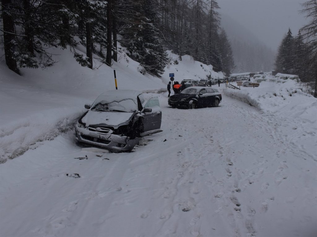 Mulegns und Nordbünden: Diverse Unfälle