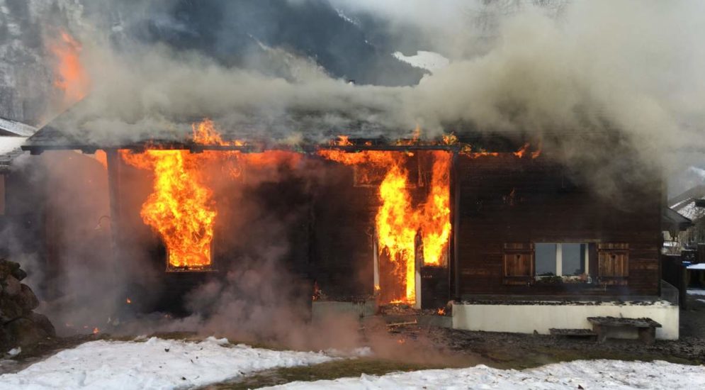 Engi GL - Doppeleinfamilienhaus in Brand geraten