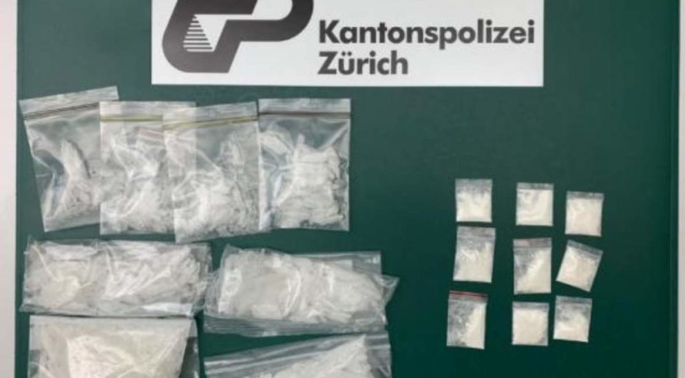Zürich: Drogen, 67`000 Franken und mehrere Waffen sichergestellt