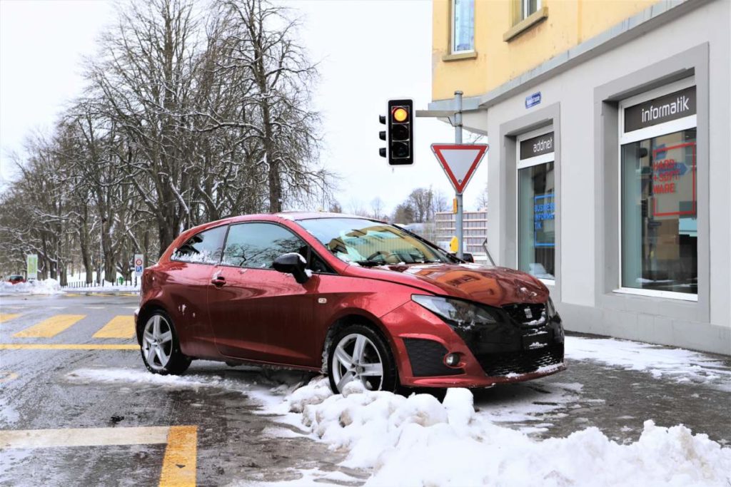 St.Gallen: Unfall führt zu Crash mit Polizeiauto
