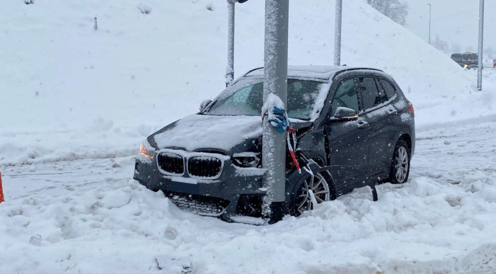 Kanton Zug: Sieben Unfälle auf schneebedeckten Strassen