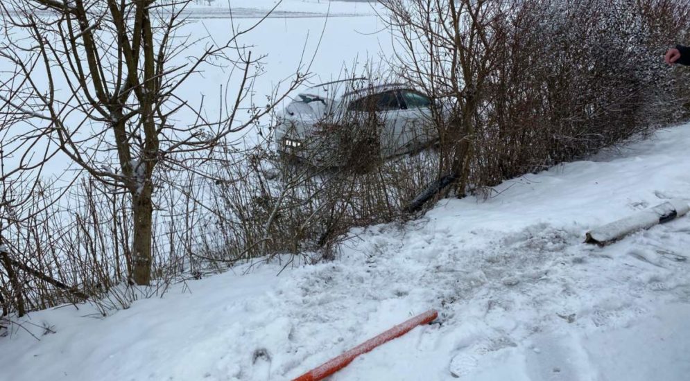 Schneefall im Kanton Zug: Vier Unfälle und Verkehrsbehinderungen