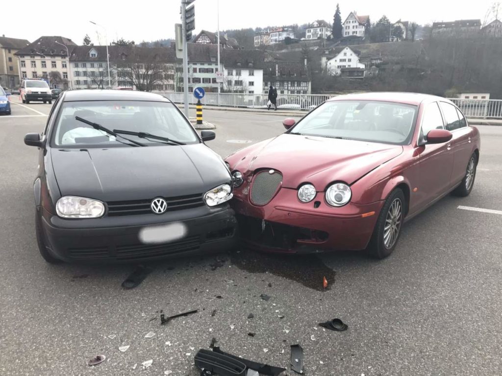Unfall in Schaffhausen - Rotlicht missachtet: Frontalkollision