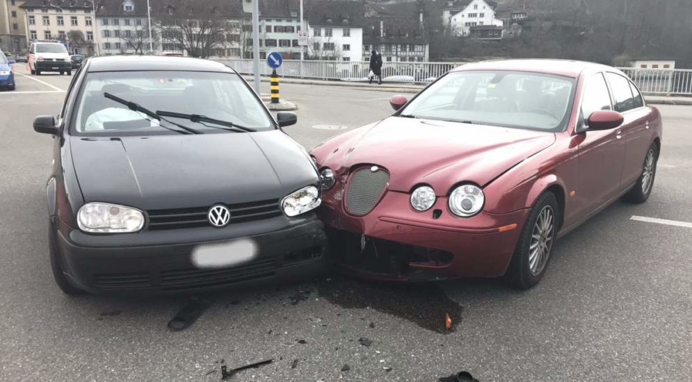 Unfall in Schaffhausen - Rotlicht missachtet: Frontalkollision