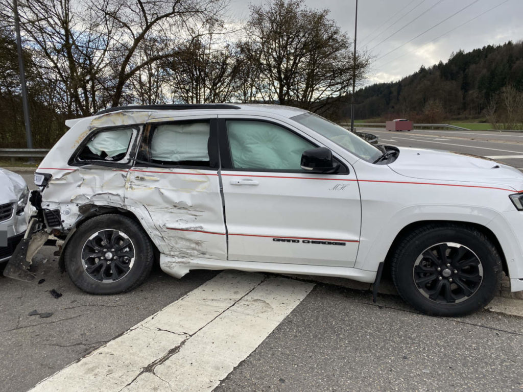 Schöftland - Rotlicht missachtet: Unfall mit Sattelmotorfahrzeug
