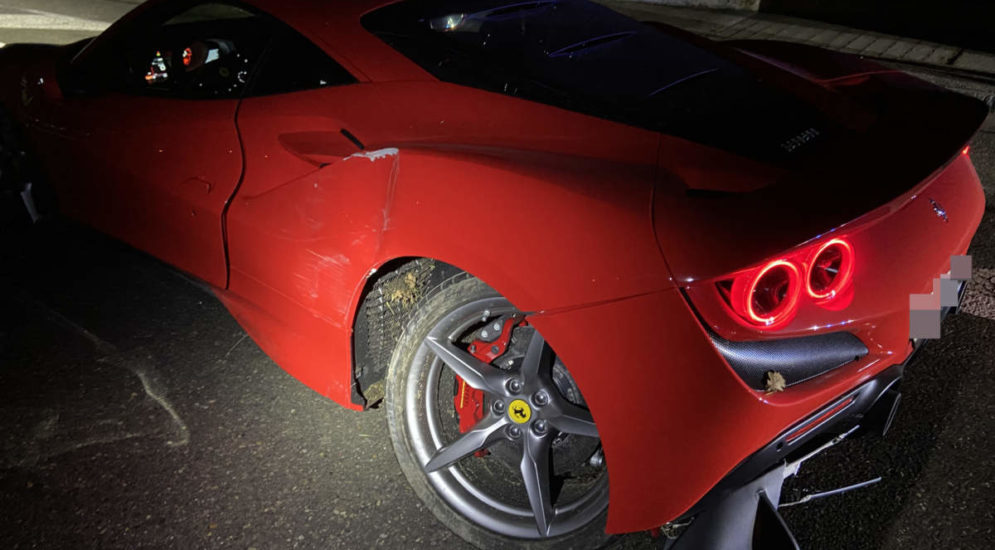 Unfall A1 Neuenhof: Junglenker (19) schrottet Ferrari F8