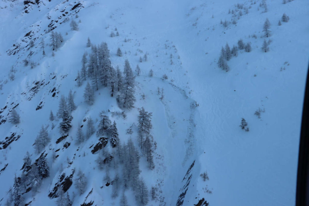 Val Ferret VS: Snowboarder bei Lawinenniedergang verstorben