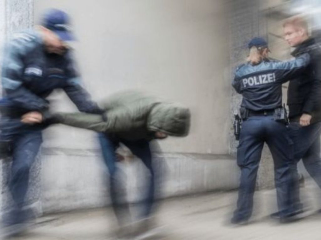 Winterthur ZH - Fünf Teenies prügeln auf 21-Jährigen ein