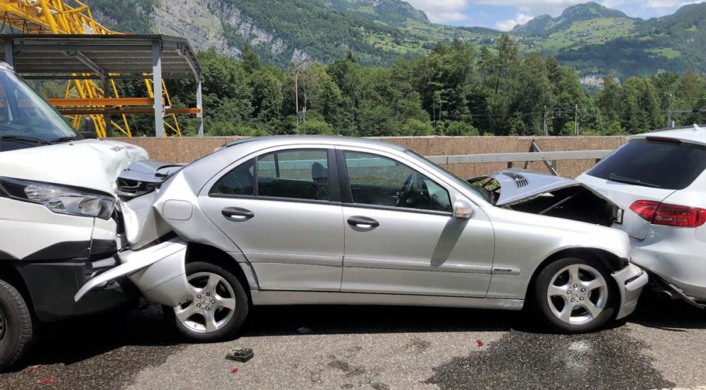 Unfall A3 Filzbach GL: Crash zwischen vier Autos