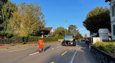 Stäfa ZH: Schwerer Unfall zwischen Linienbus und Auto
