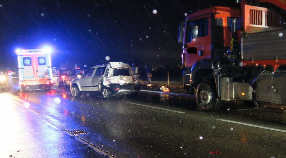 Glarus: 5 Personenwagen bei Unfall ineinander geschoben