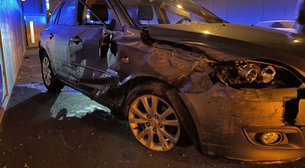 Unfall A1 Neuenhof AG: BMW drängt Auto von Fahrbahn ab
