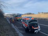 Unfall A3, Wädenswil ZH - Rettungsfahrzeug gegen PW geprallt: Mehrere Verletzte