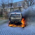 Reinach BL: Parkiertes Auto nach Feuer zerstört