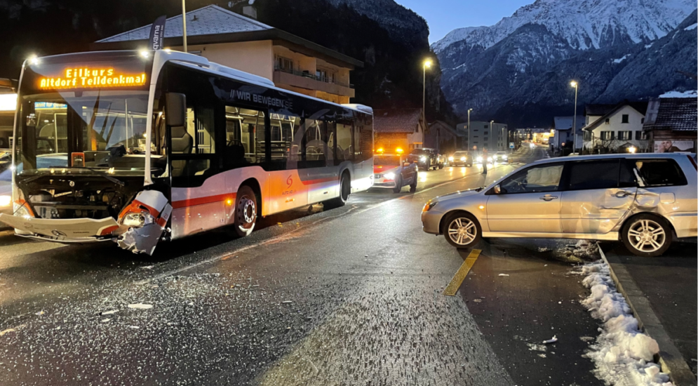 Schattdorf UR: 20’000 Franken Schaden bei Unfall mit Linienbus