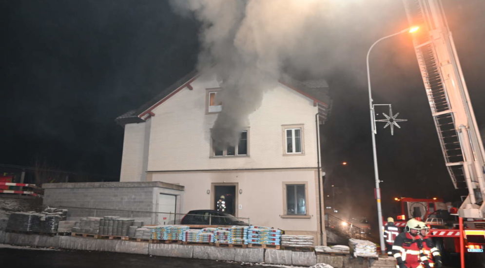 Ganterschwil SG: Drei Verletzte (13, 20, 80) bei Brand in Mehrfamilienhaus