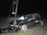 Unfall Steinen SZ: Mit Auto in Strommasten geprallt