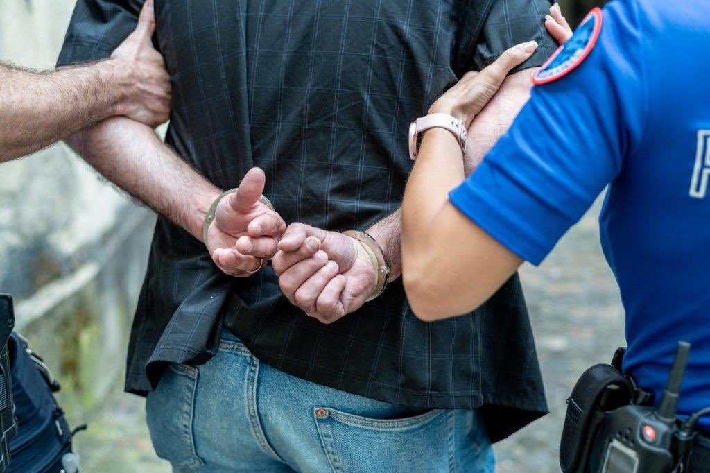 Winterthur ZH - Echter Polizist verhaftet falschen Polizisten