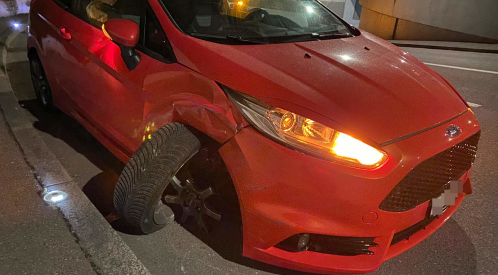Arbon: Autofahrer (21) baut mit über 2 Promille Unfall