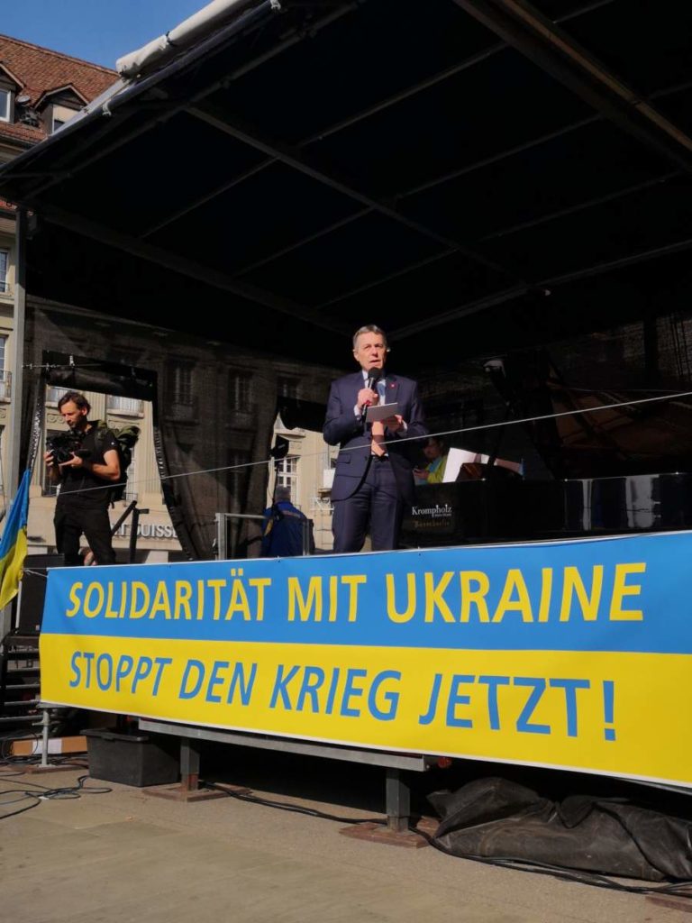 Kundgebung in Bern mit Live-Schaltung zu Präsident Selenski