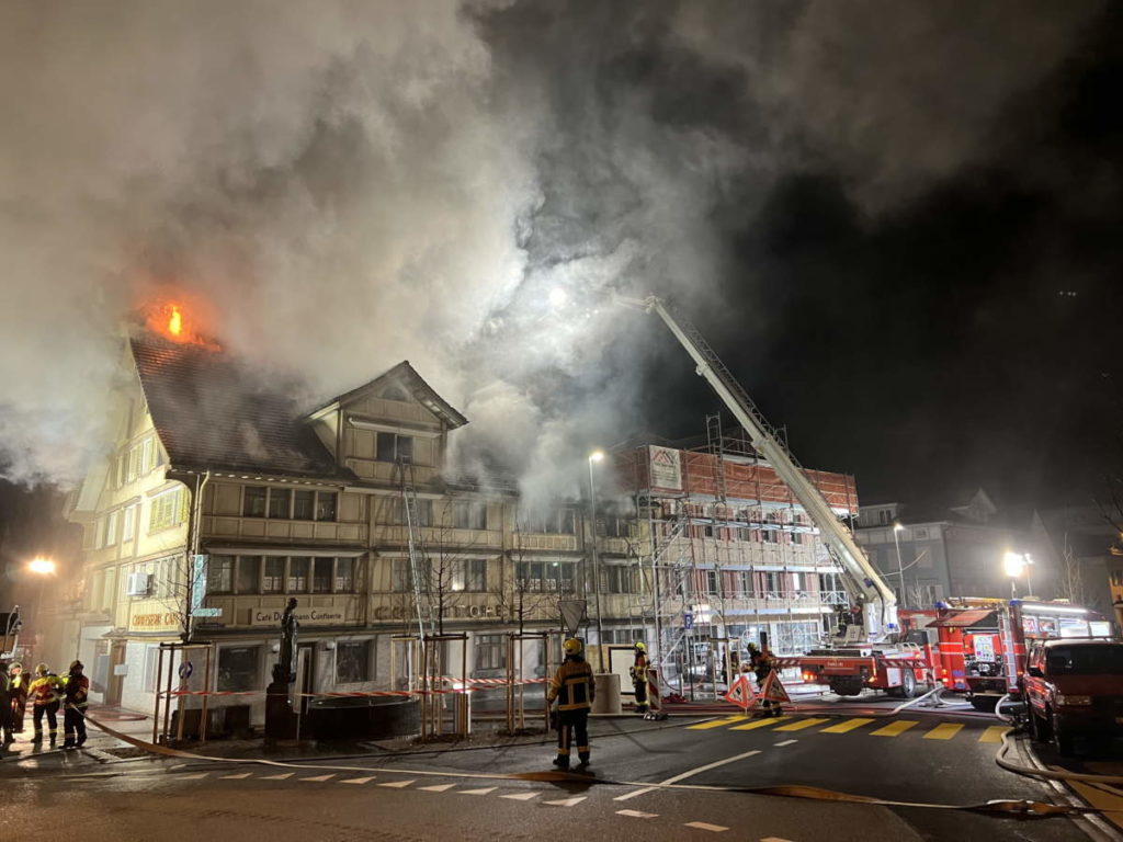 Brand in Wattwil SG: Person tot aufgefunden
