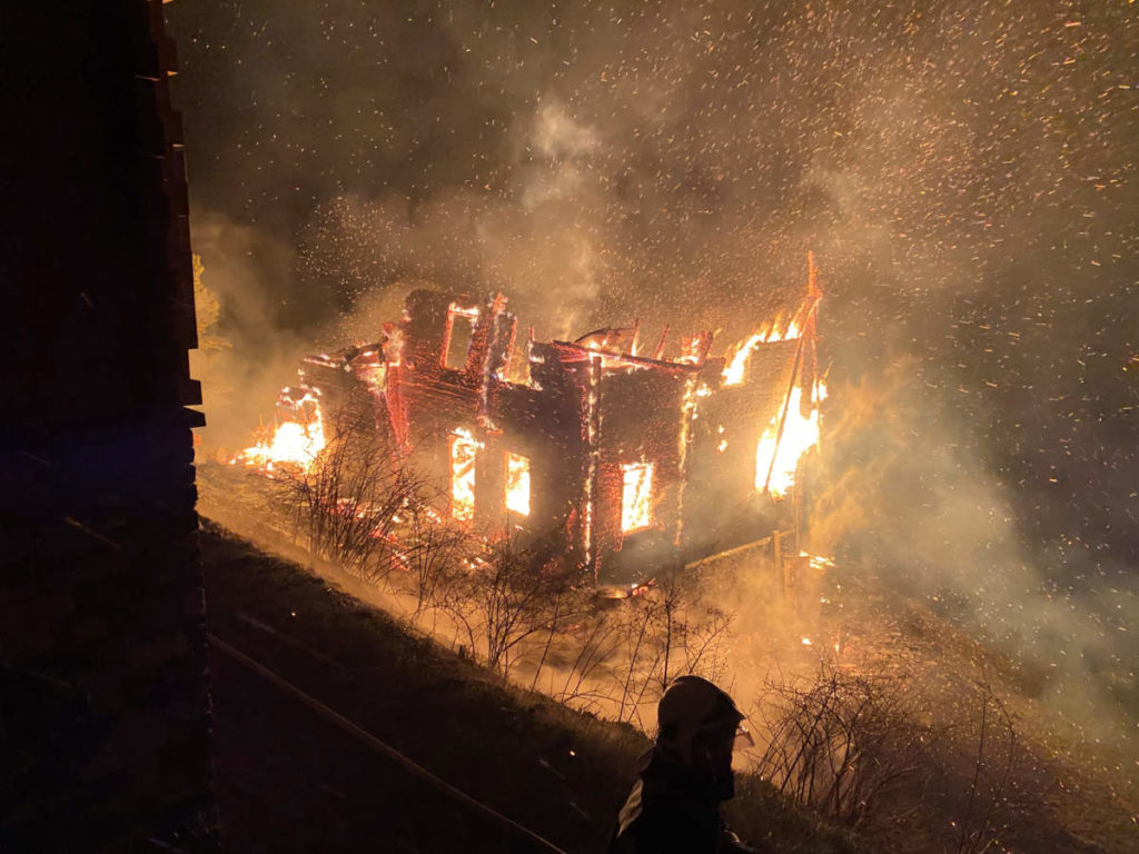 Villaz/Evolène VS: Chalet bei Brand vollständig zerstört