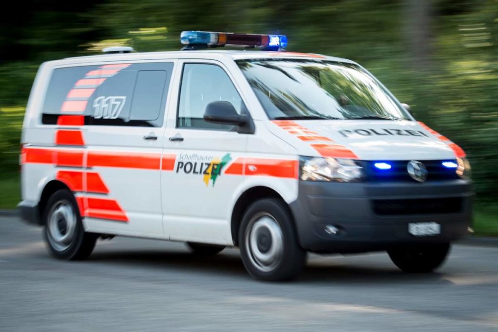 Neuhausen am Rheinfall: Mann bei Unfall zwischen drei Autos verletzt
