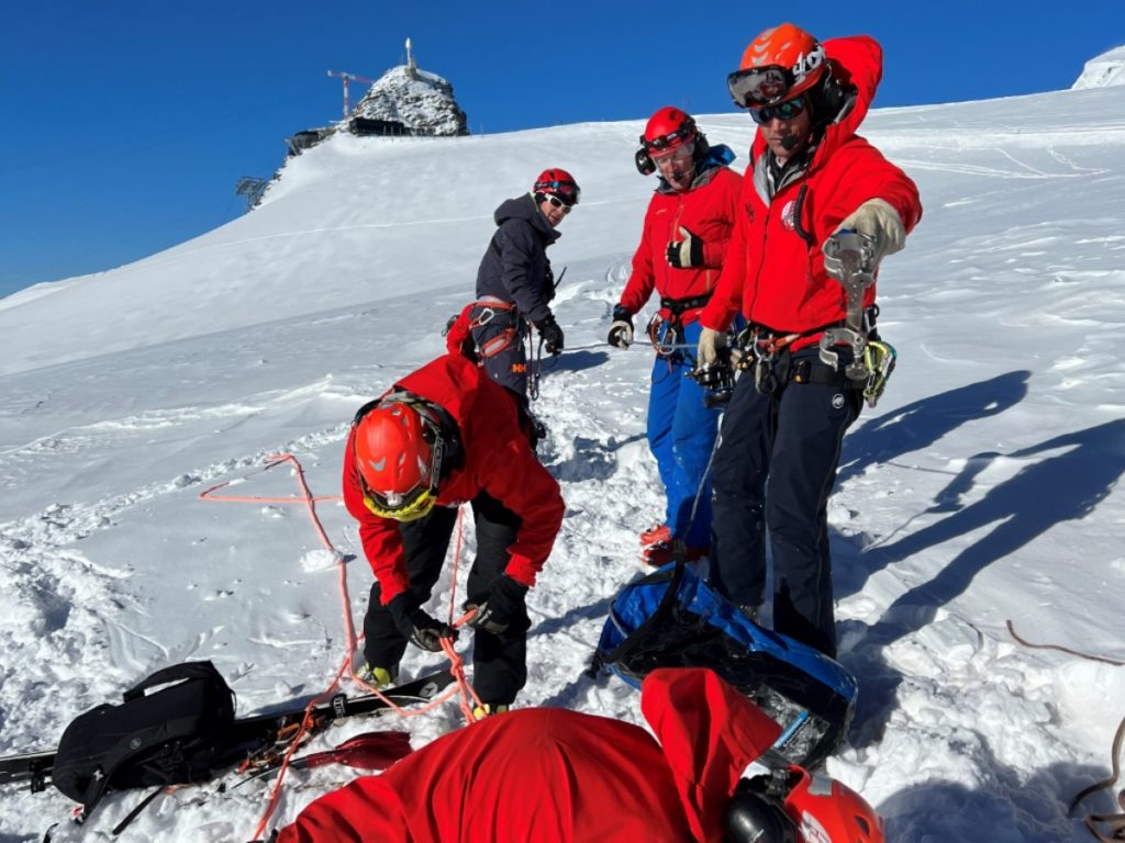 Mehrere Gletscherspalten-Einsätze bei der Air Zermatt