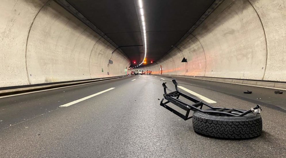 Unfall Uetlibergtunnel A3 Birmensdorf: Auto über drei Spuren geschleudert