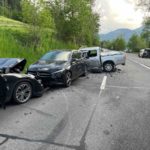 Lungern OW: Drei Verletzte bei heftigem Unfall zwischen BMW, Mercedes und Pickup