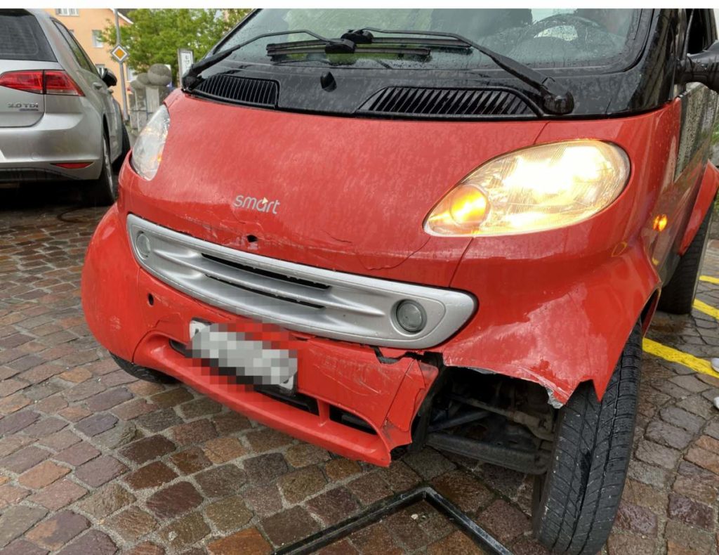 Oberentfelden AG: Opel Corsa-Lenker nach Unfall weg