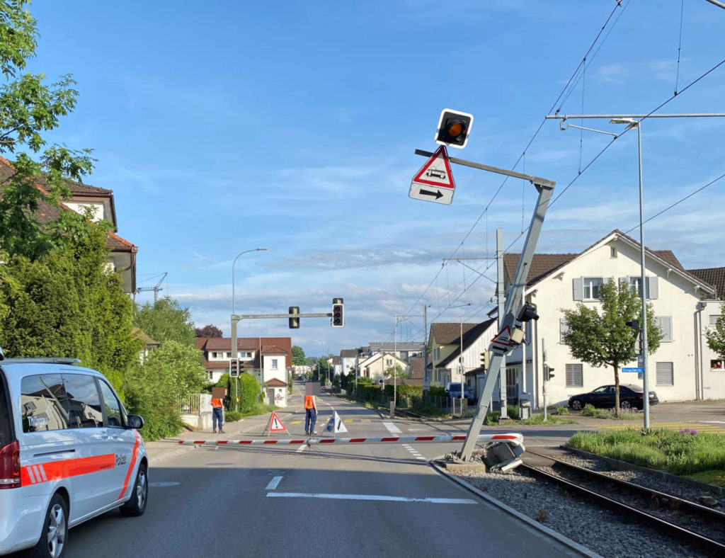 Unfall Münchwilen: Traktorfahrer knallt mit 1,6 Promille in Bahnschranke