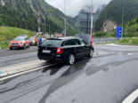 Göschenen UR: Autofahrer abgelenkt - bei Unfall mit Barriere kollidiert