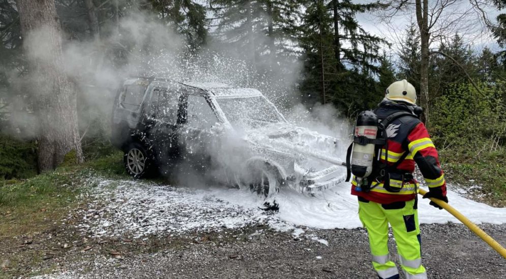 Innerthal SZ: Auto in Brand geraten