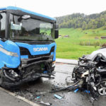 Horror-Unfall in Hasle LU: Frontalkollision zwischen Auto und Sattelmotorfahrzeug
