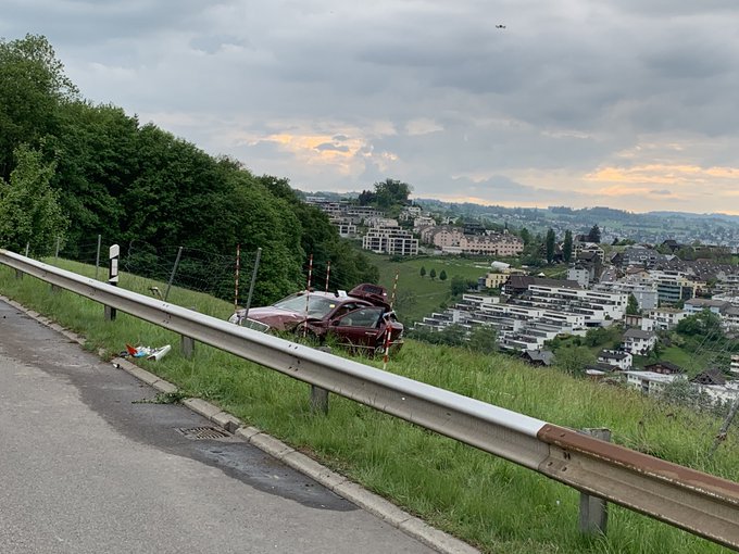 Heftiger Unfall in Freienbach SZ - Zwei Schwerverletzte auf der A3