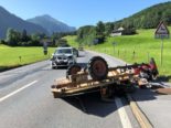 Glarus - Lenkerin fährt bei Unfall Motoreinachser über den Haufen