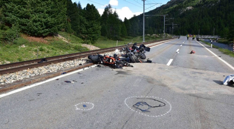 Pontresina GR: Schwerer Unfall zweier Motorräder fordert drei Tote