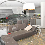 Spektakulärer Unfall in Hallau: Autolenker kracht in Esszimmer