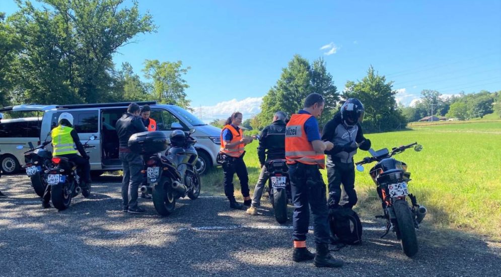 Grosskontrolle in Freienstein: Polizei kontrolliert Motorräder und ihre Lenker